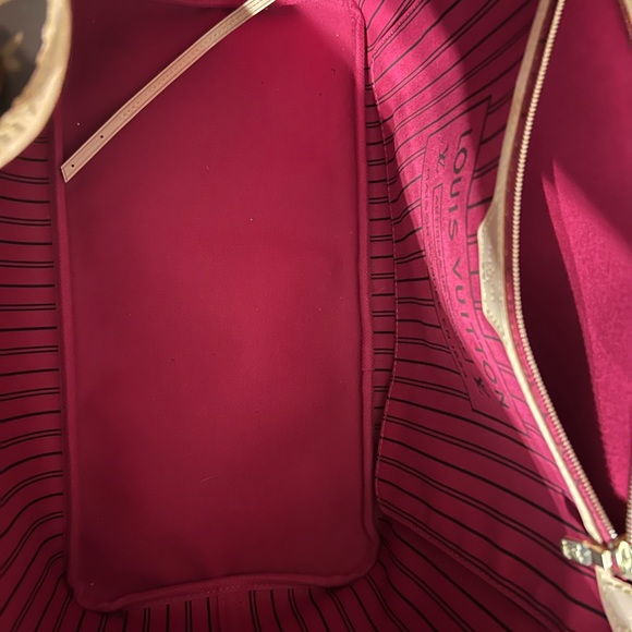 Authentic LOUIS VUITTON Monogram Neverfull GM - Picture 4 of 16